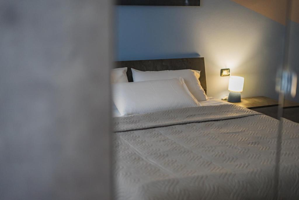 Elegant Apartment In Bergamo Center Bagian luar foto